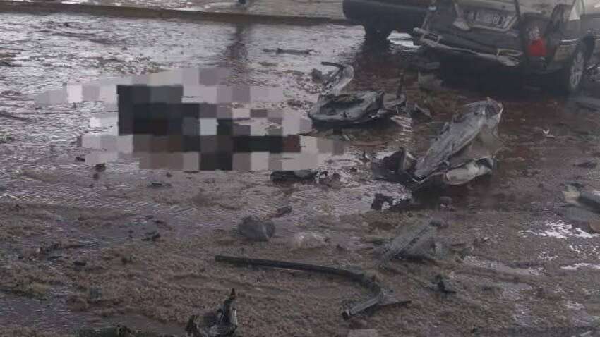 Военный самолет выехал из полосы и столкнулся с авто