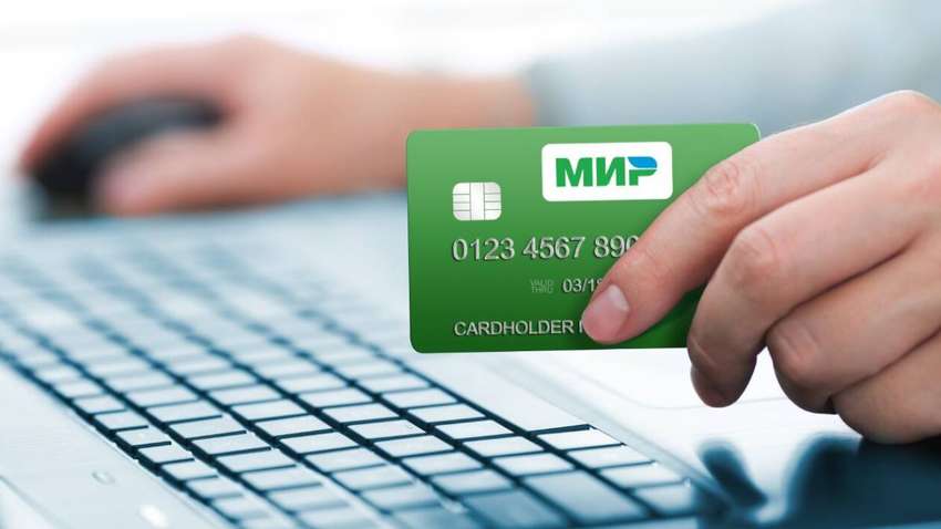 Все більше країн припиняють приймати картки російської платіжної системи "Мир"