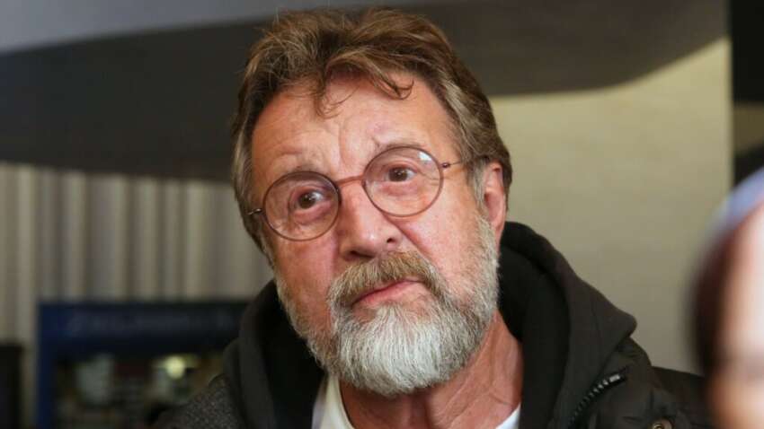 Известный актер из РФ кладет неизвестные вещи в гробы своих коллег: что он возложил на похороны Юрия Николаева (ФОТО)