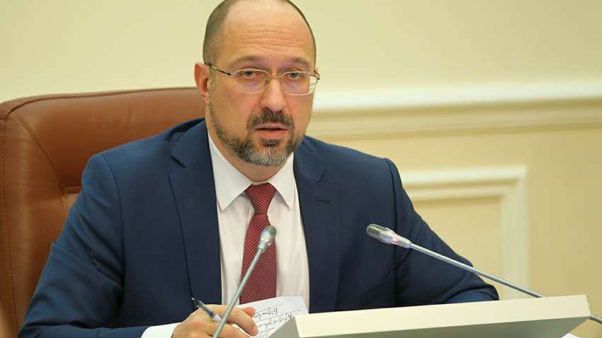 Чи підтримає Зеленський штрафи за зберігання дров: Шмигаль відповів