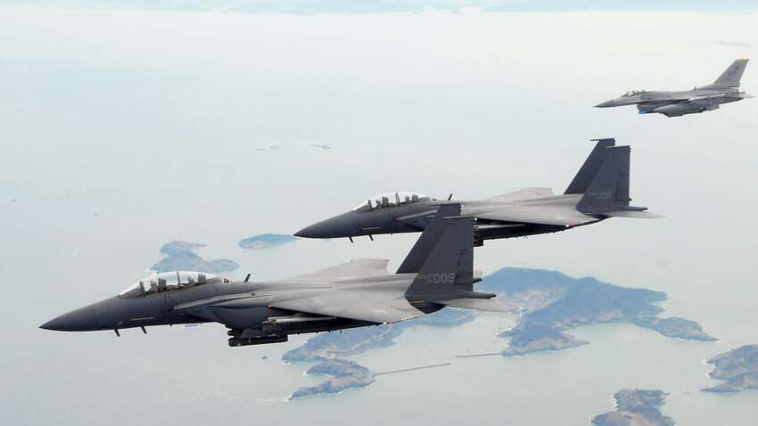 Курьез в воздухе: пилоты уничтожили два истребителя F-15K, потому что делали селфи