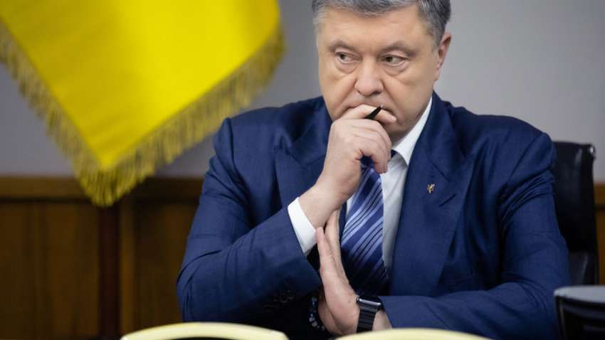 Арестованы банковские счета Порошенко: что происходит