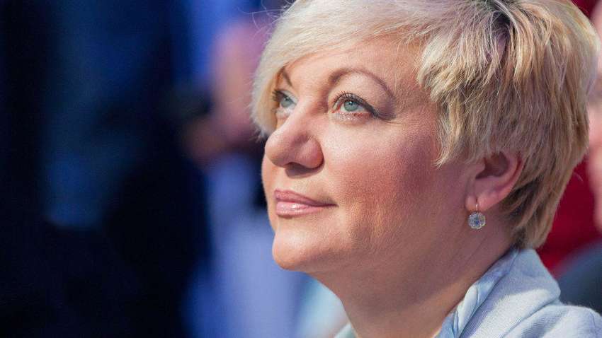 Зламали ломом двері: екс-глава НБУ повідомила про обшук у її квартирі