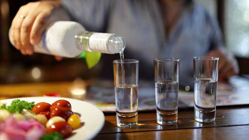 В Одессе горе-мать поила маленького сына водкой и снимала все на видео