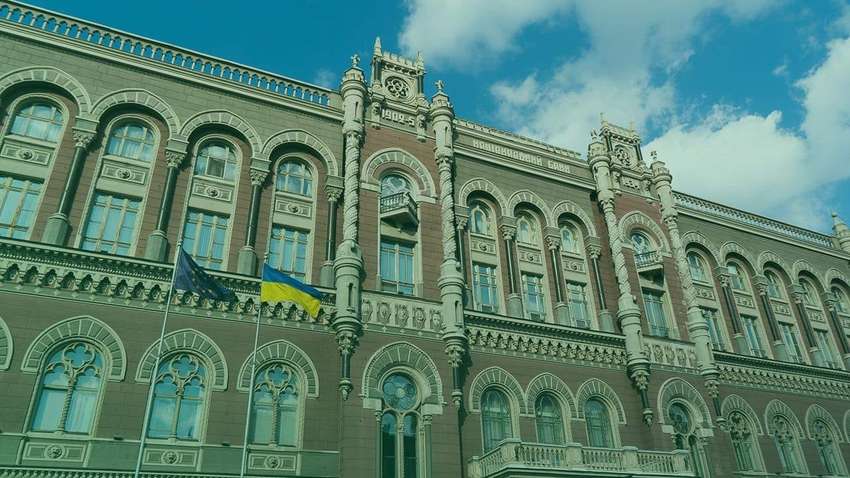 Нацбанк ослабил валютные ограничения