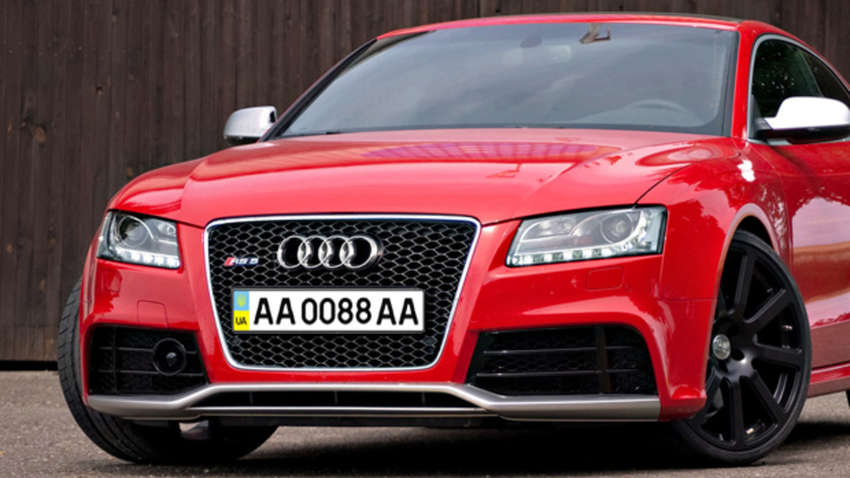 Немецкий чиновник рисовал свастику на украинских автомобилях: как его наказали Немецкий чиновник рисовал свастику на украинских автомобилях: как его наказали