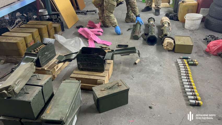 Зброю масово вивозили з фронту та продавали в тилу: масштаби схеми шокують