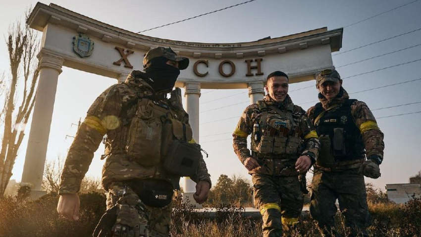 Розумна війна. Українську операцію з повернення Херсона викладатимуть у військових академіях Розумна війна. Українську операцію з повернення Херсона викладатимуть у військових академіях