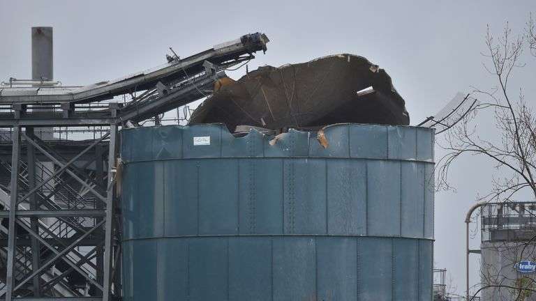 В британском Бристоле взорвали склад: множество пострадавших