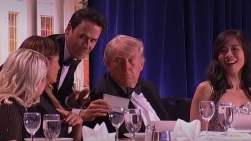 Не Трампа: кого первым спасали агенты во время стрельбы в Вашингтоне (ВИДЕО)