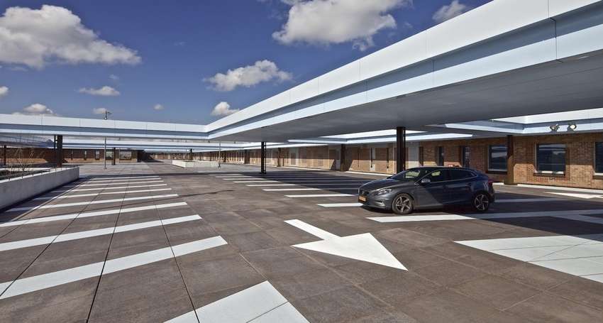 В Україні дозволять будувати парковки на дахах