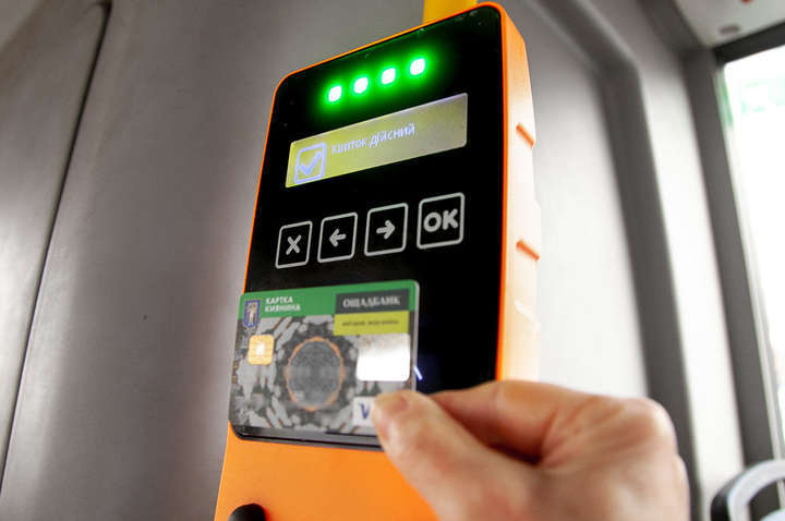 В наземном транспортные Киева можно будет оплачивать проезд банковской картой