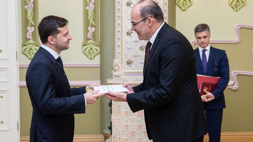 Зеленский принял верительные грамоты от пяти послов