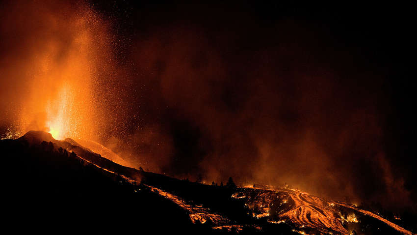 Извержение вулкана на Ла-Пальме продолжается Извержение вулкана на Ла-Пальме продолжается