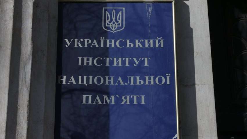 Вятровича в Институте нацпамяти может заменить человек, близкий российским олигархам, - СМИ