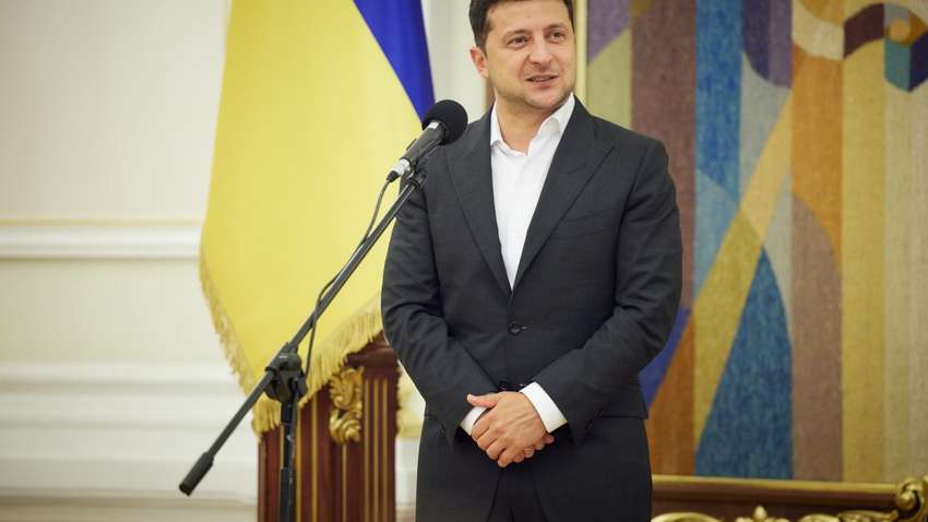 Санкції проти "Страны", Гужви і Шаріїв: Зеленський підписав рішення РНБО