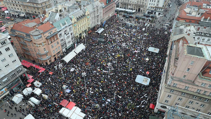 20 тисяч людей вийшли на акцію протесту в Хорватії