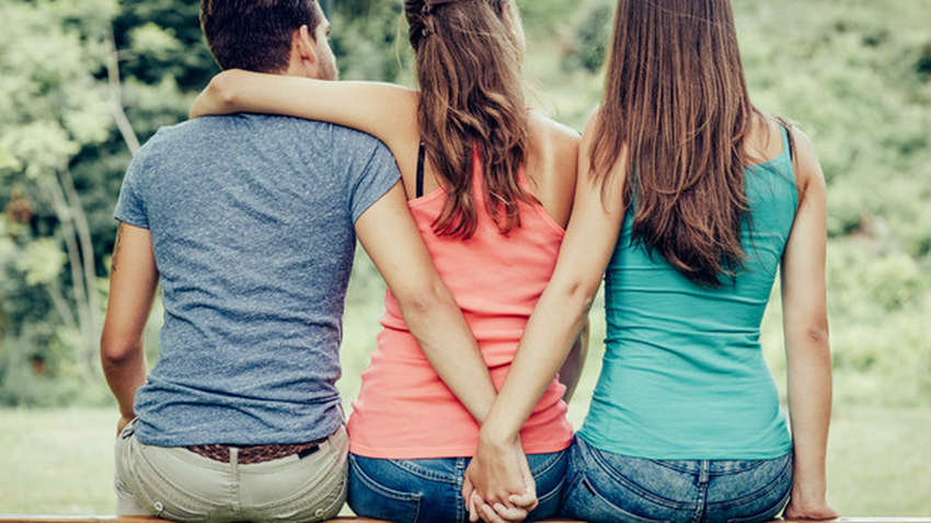 Як «друзі» можуть зруйнувати стосунки: небезпечні сигнали