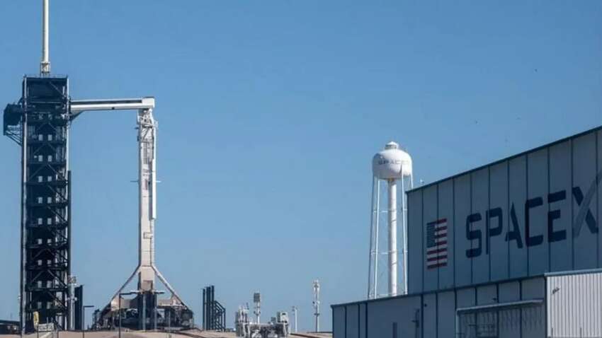 Илон Маск не может вернуть на Землю астронавтов, "застрявших" на МКС: причина