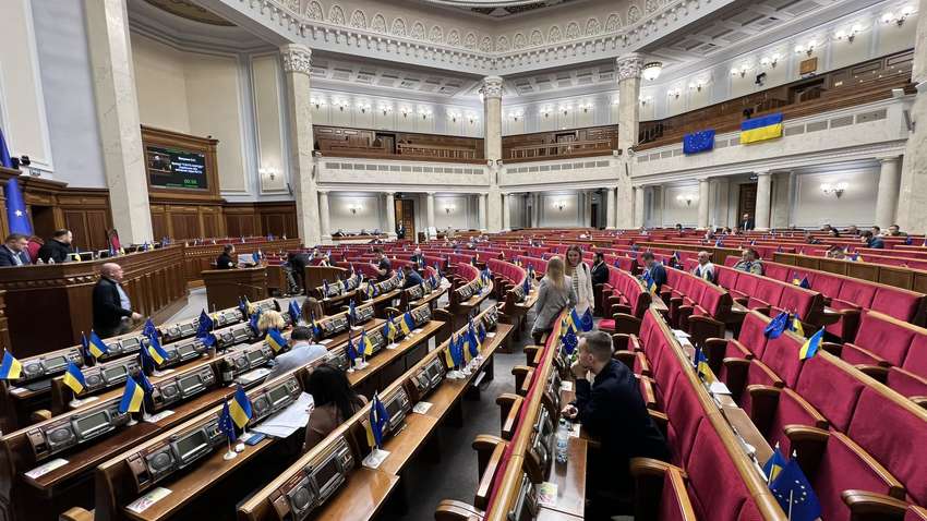 Рассмотрение правок за мобилизацию проходит в пустом зале. Ни за что нет голосов Рассмотрение правок за мобилизацию проходит в пустом зале. Ни за что нет голосов