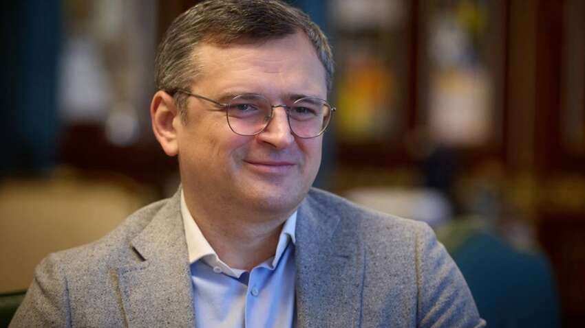 Экс-глава МИД Украины "засветил" дорогой свитер: какой бренд выбрал Кулеба