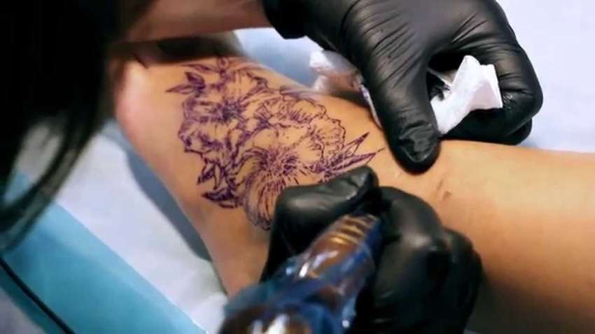 Нанесение татуировки может странно отразиться на вашем теле 