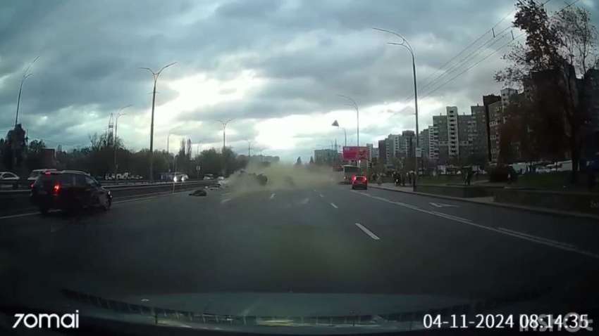 В Киеве автобус протаранил автомобили и врезался в пешеходов (ОБНОВЛЕНО)