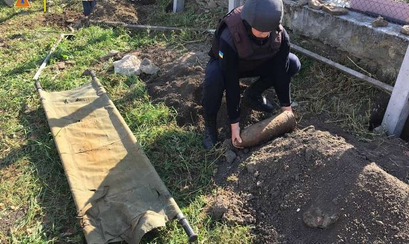 Пиротехники ГСЧС ежедневно выезжают по вызовам: какая опасность ждет украинцев прямо возле дома