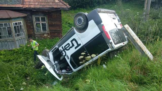 В Львовской области 19-летний водитель сбил женщину с двумя детьми