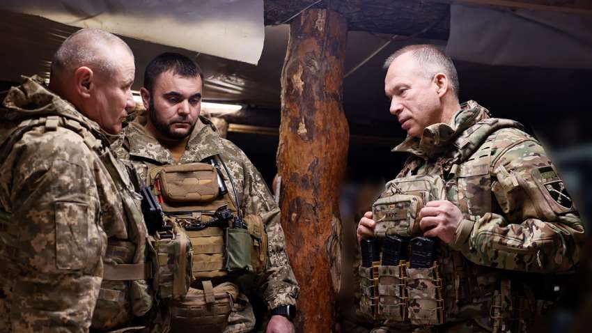 Сырский снова уехал на фронт и рассказал, где есть угроза продвижения вражеских войск 