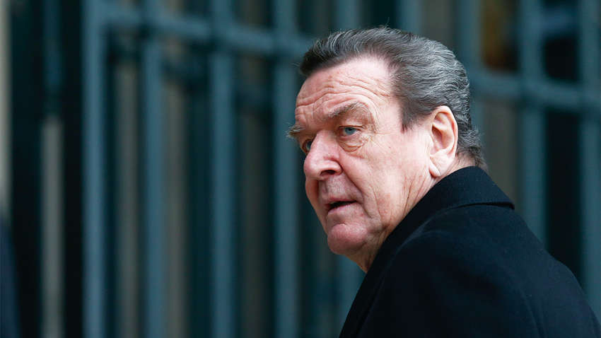 Экс-канцлер ФРГ обозвал посла Украины карликом 