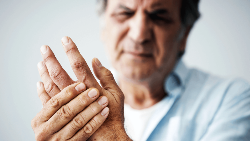 Стало известно, может ли погода вызывать боль в суставах