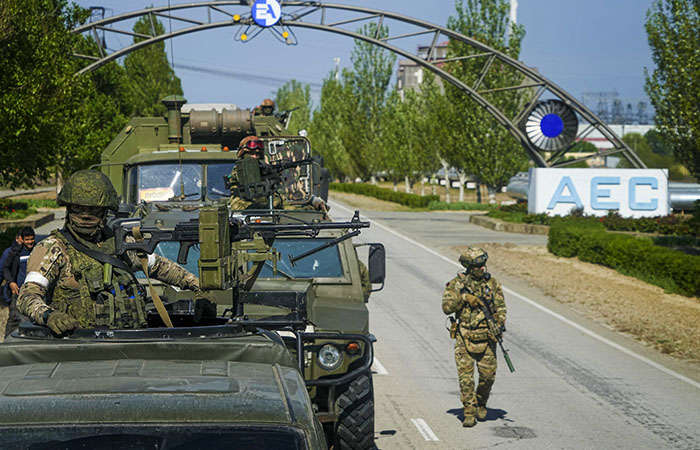 Директор МАГАТЕ побував у Києві та Москві: чи є шанс демілітаризувати зону навколо ЗАЕС