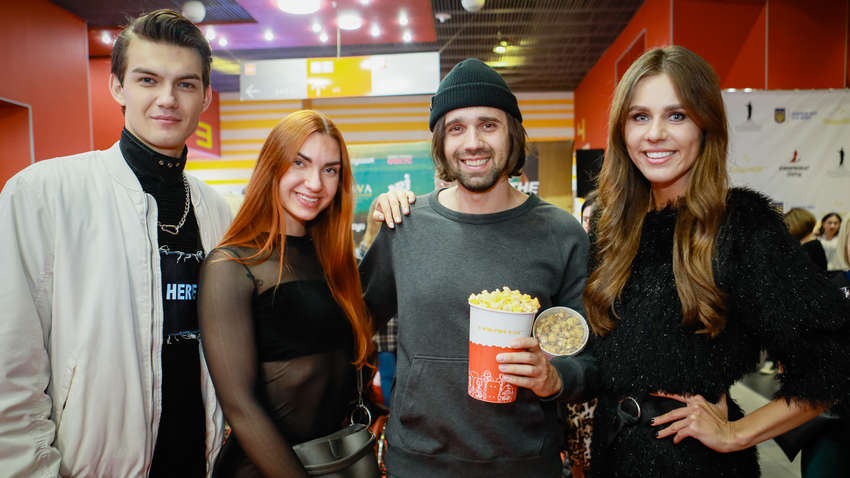 Зірки на прем'єрі еротичної мелодрами «Моє спекотне літо з Софі»