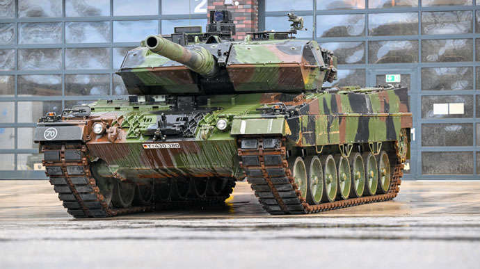 Байден назвав кількість танків, які вже зібрали союзники для України