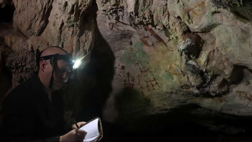 Вчені знайшли в Індонезії найдавніший у світі наскельний малюнок: скільки йому років