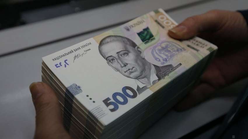 В Україні хочуть підвищити зарплати: перелік категорій, хто отримає підвищення