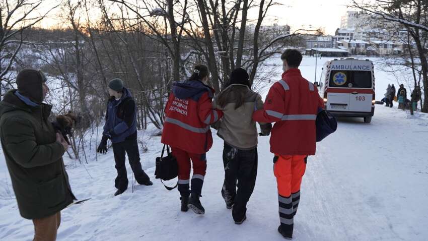 На бешеной скорости в дерево: 13-летняя девочка из Чернигова получила два перелома черепа во время катания с горки