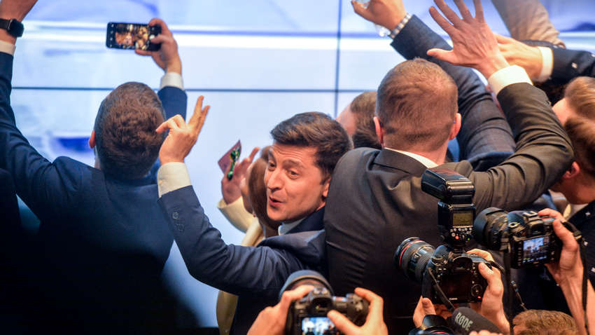 "Зеленский остается любимцем народа", - соцопрос