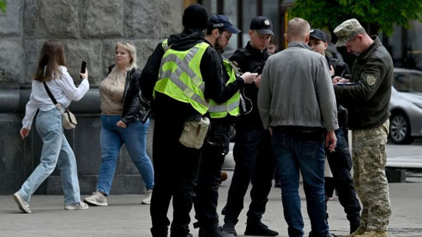 Мобілізація до 25 років: Кому з молодих чоловіків все ж можуть вручити повістку за рішенням суду