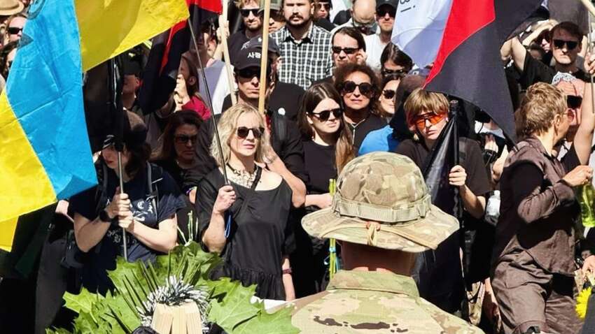 Скандал на похованні військового: прапор ЛГБТ та бійка