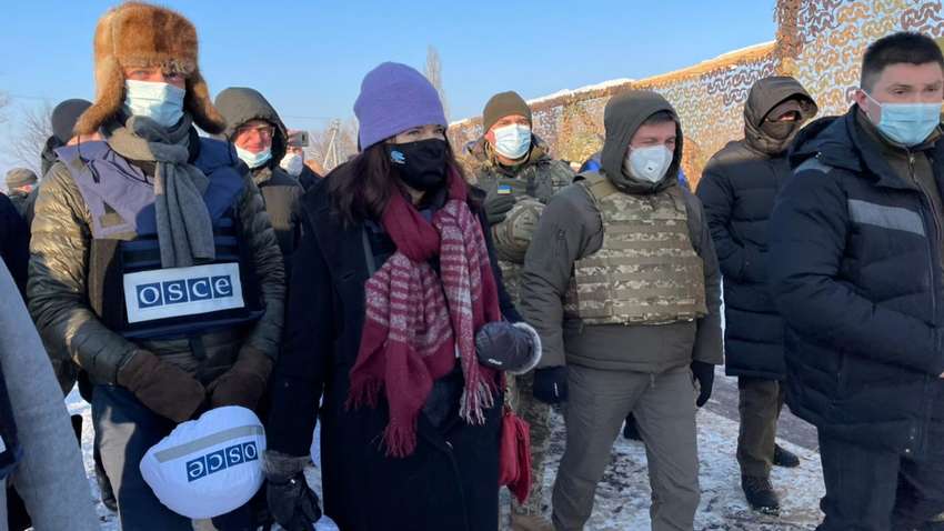 Война на Донбассе: глава ОБСЕ побывала на линии разграничения 