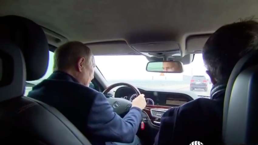 Под ракетные обстрелы Украины Путин проехался по Крымскому мосту Под ракетные обстрелы Украины Путин проехался по Крымскому мосту