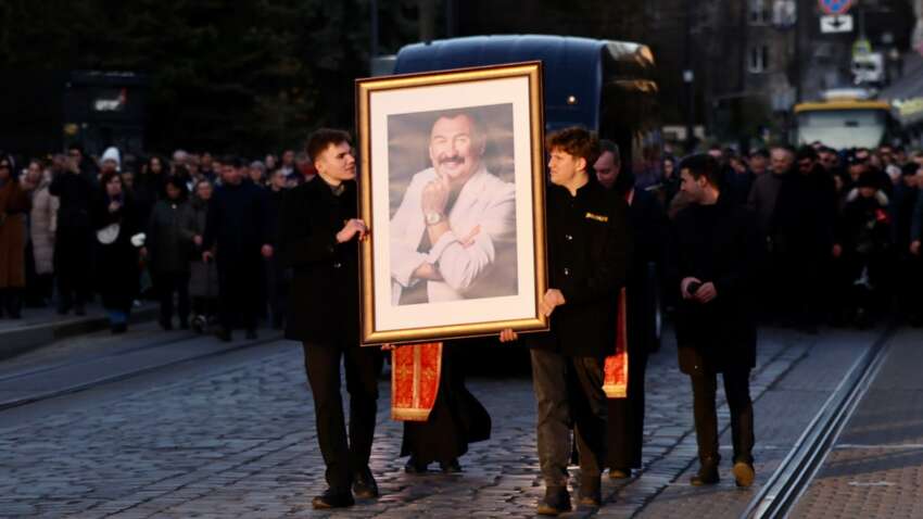 Похорон Степана Гіги: у Львові тисячі людей прощалися з народним артистом Похорон Степана Гіги: у Львові тисячі людей прощалися з народним артистом