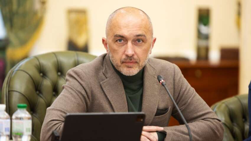 Пленки, диплом и имение на 900 квадратов: за что могут уволить главу НБУ Пышного