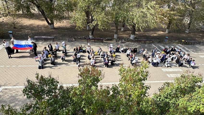 Абсолютное безумие: как россиян заставляли праздновать 72-летие Путина (ФОТО) Абсолютное безумие: как россиян заставляли праздновать 72-летие Путина (ФОТО)