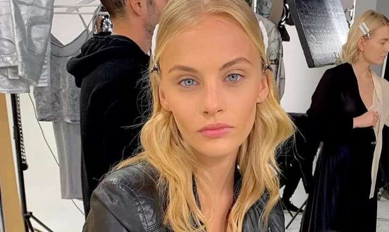 Відома модель голою випала з вікна в центрі Москви