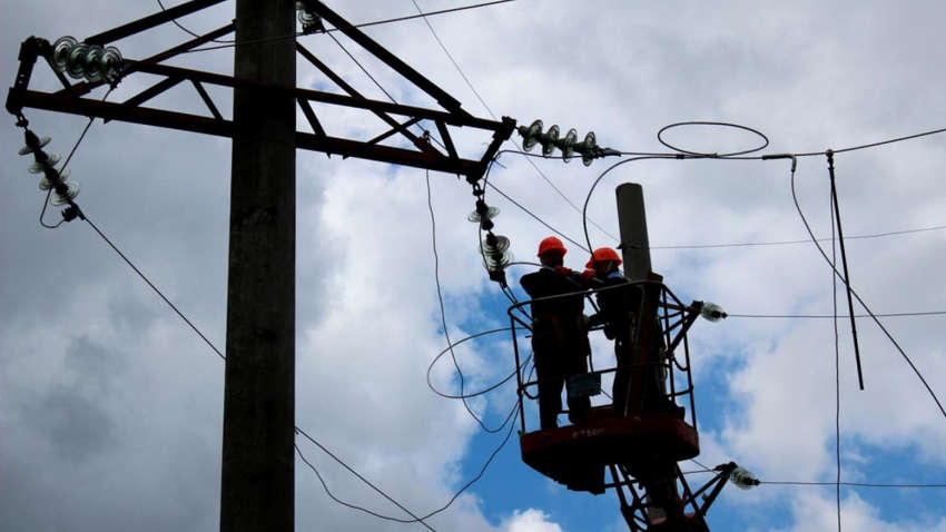 В Украине из-за погоды обесточено больше сотни населенных пунктов