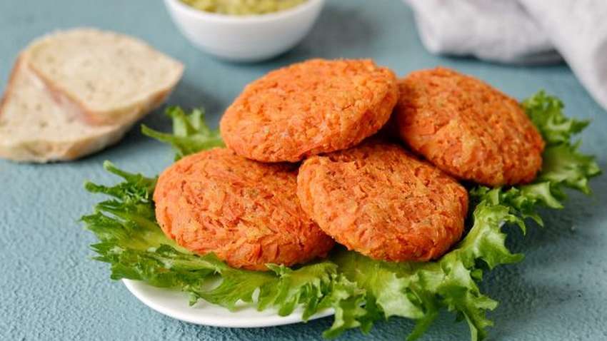 Вкусно и полезно: как приготовить морковные котлетки