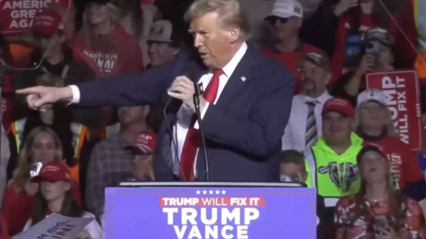 "Хочешь увидеть, как я бью людей": Трамп не на шутку разозлился на митинге 